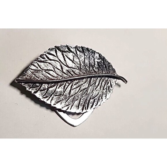 Vintage Signed LIEBA Made In USA Scarf Dress Clip Silver Tone Leaf Jewelry - Picture 2 of 6